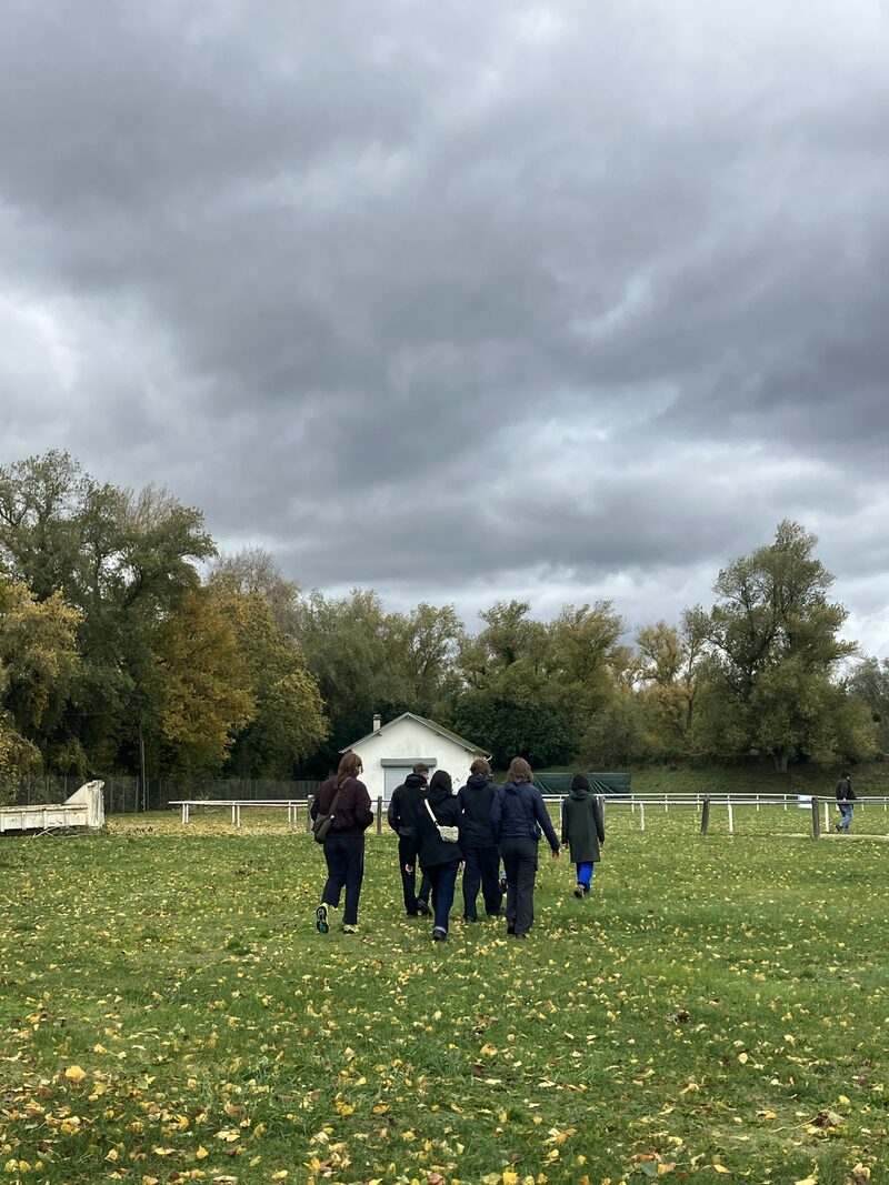 Premi&egrave;re balade en traversant le stade