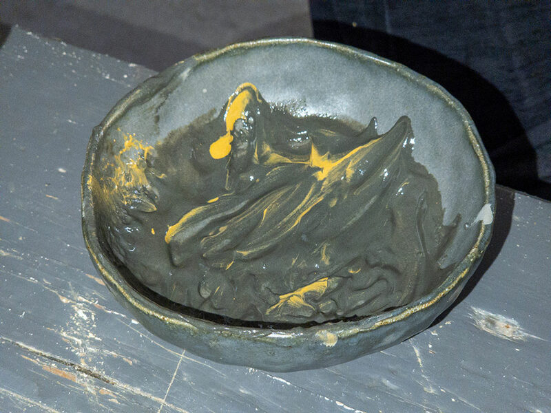pot fonc&eacute; de barbotine