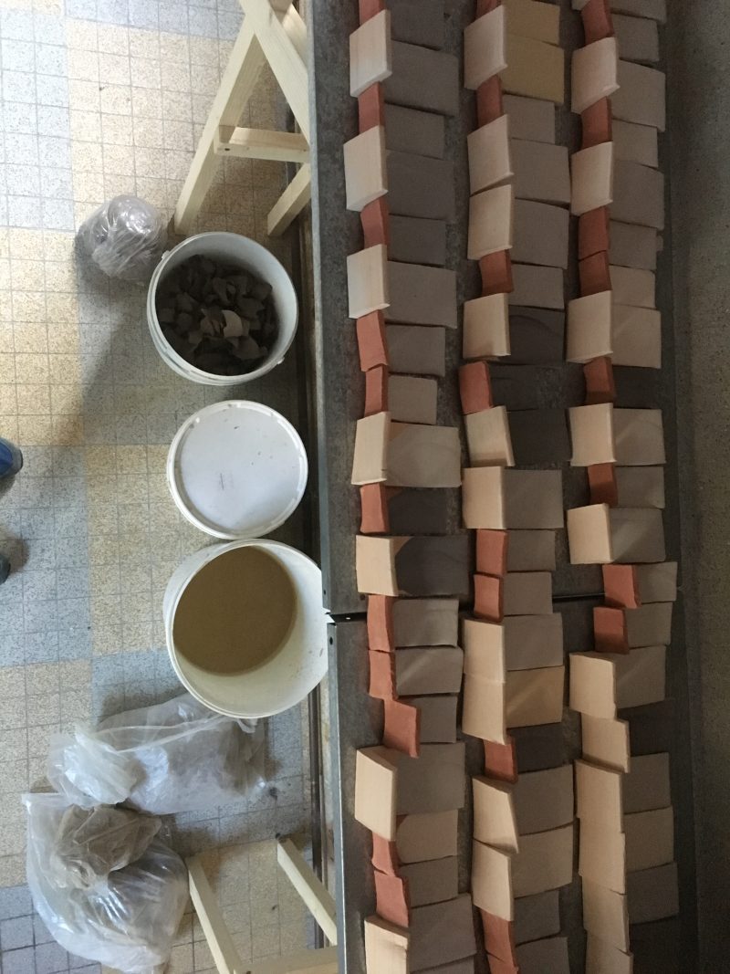 Recherches sp&eacute;ciales d'&eacute;maux pour les carreaux.