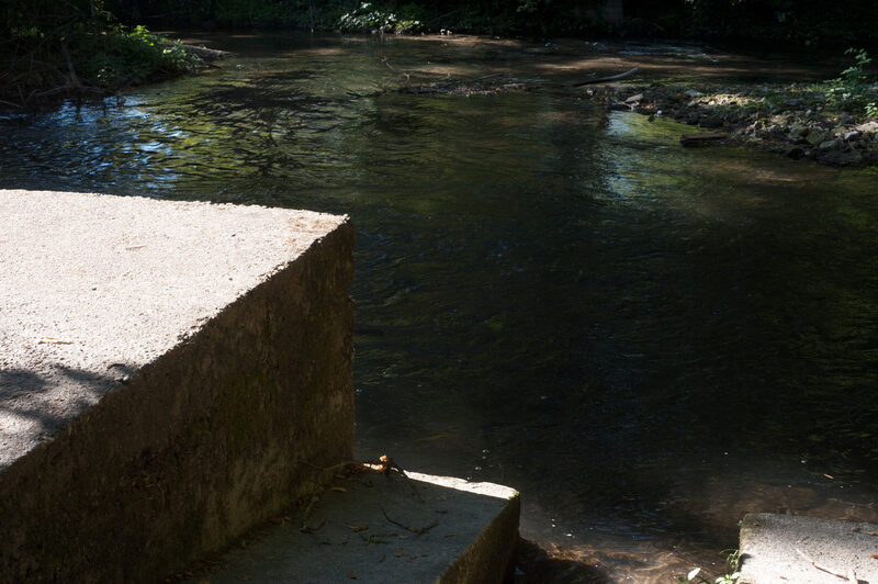 d&eacute;tail du lavoir sur le Nohain
