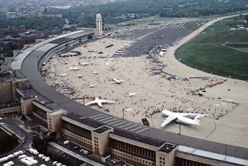 Vue du toit du Tempelhof. Cr&eacute;dit : Wikip&eacute;dia
